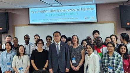 Participants to the KOSTAT-UNFPA Summer Seminar on Population